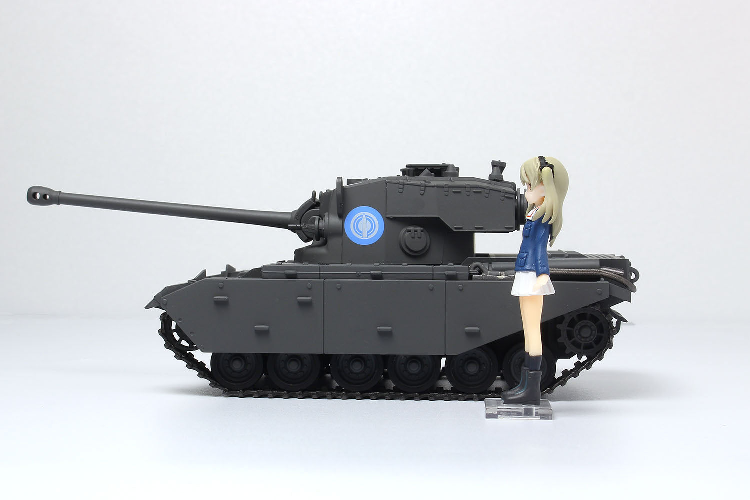 Platz 1/35 Girls und Panzer Der Film Deformed Cruiser Tank A41 Centurion Painted Display Model + Shimada Arisu Figure Kit