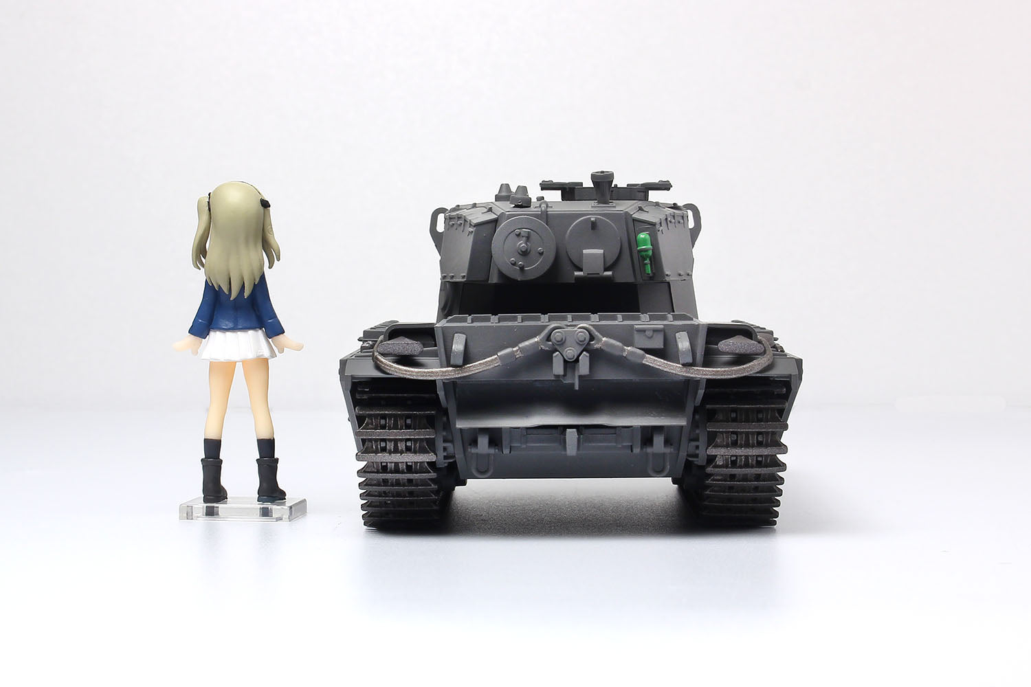 Platz 1/35 Girls und Panzer Der Film Deformed Cruiser Tank A41 Centurion Painted Display Model + Shimada Arisu Figure Kit