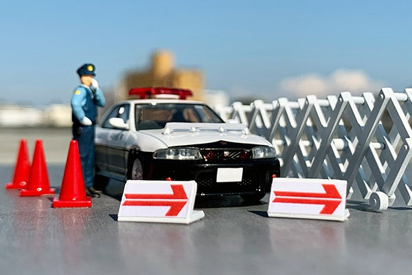 TomyTec Diocolle 64 1/64 #Car Snap 16a Police with 4 figures