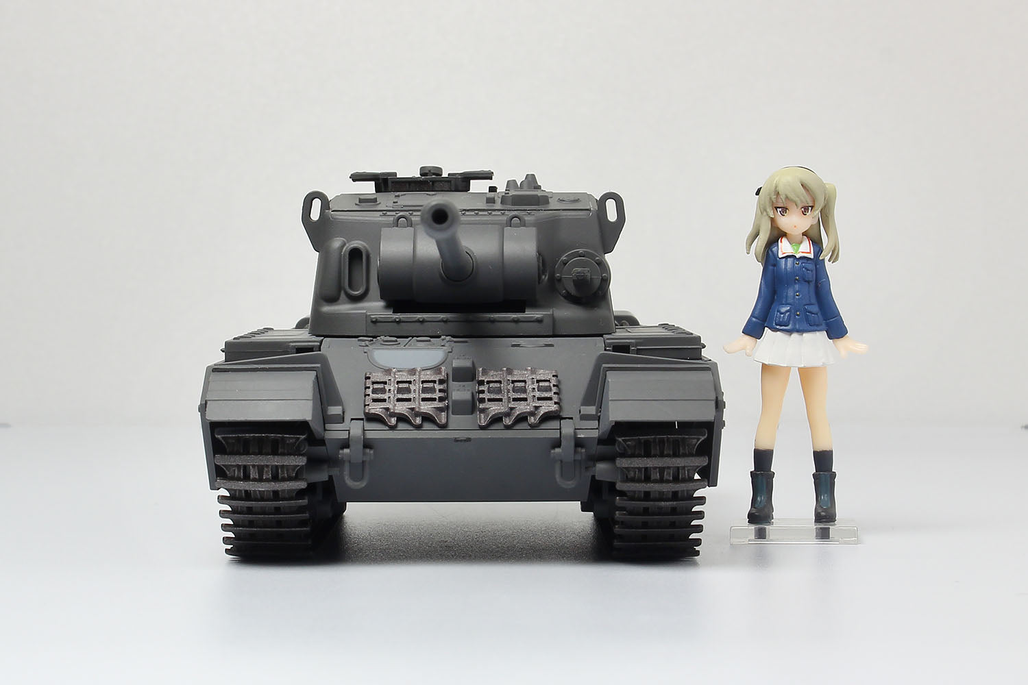 Platz 1/35 Girls und Panzer Der Film Deformed Cruiser Tank A41 Centurion Painted Display Model + Shimada Arisu Figure Kit