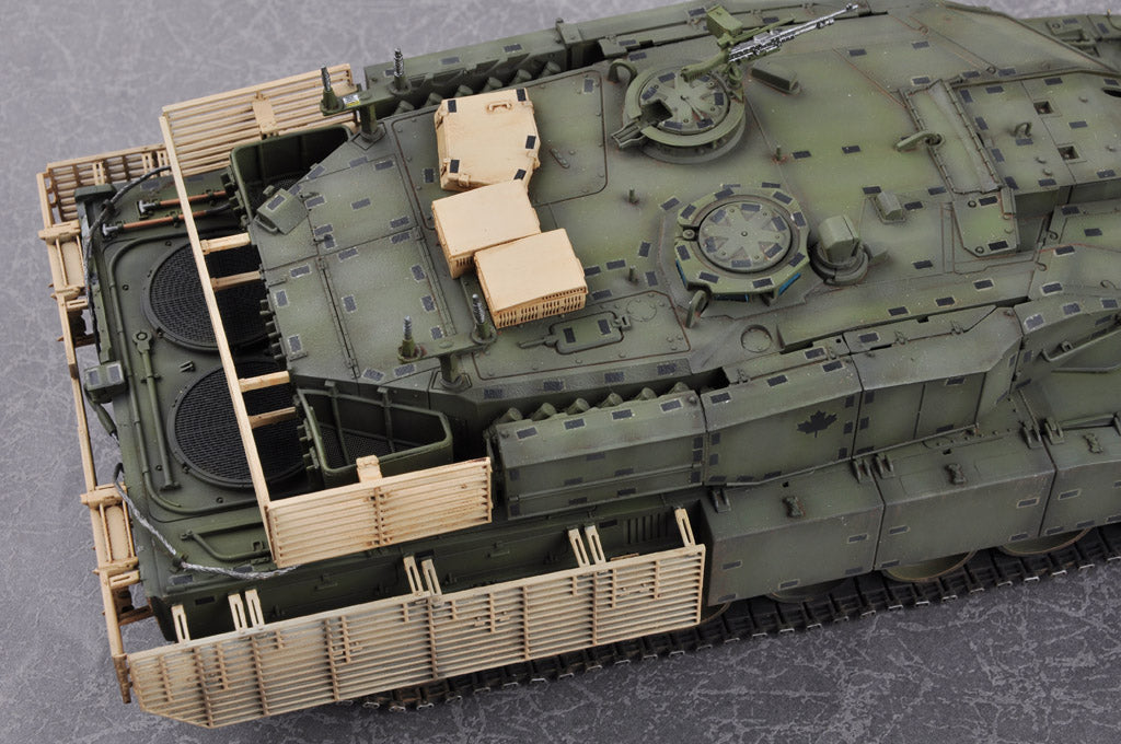 Hobby Boss 1/35 Leopard 2A4M CAN