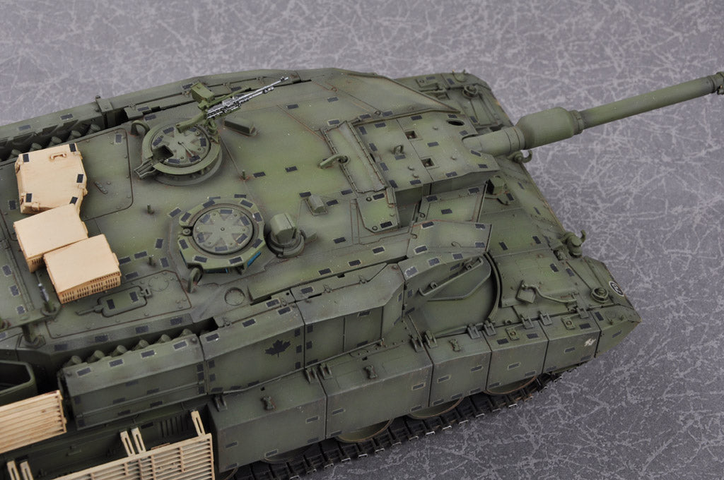 Hobby Boss 1/35 Leopard 2A4M CAN