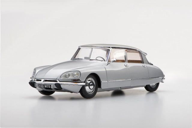 Ebbro 1/24 Citroen DS21