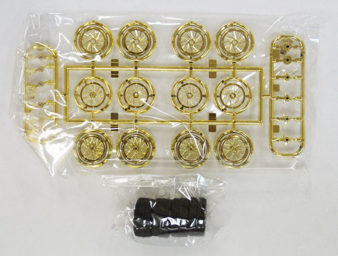 Fujimi 1/24 The Wheel Series (No.56) Wire Wheel Gold Type Wheel & Tire Set 17 inch