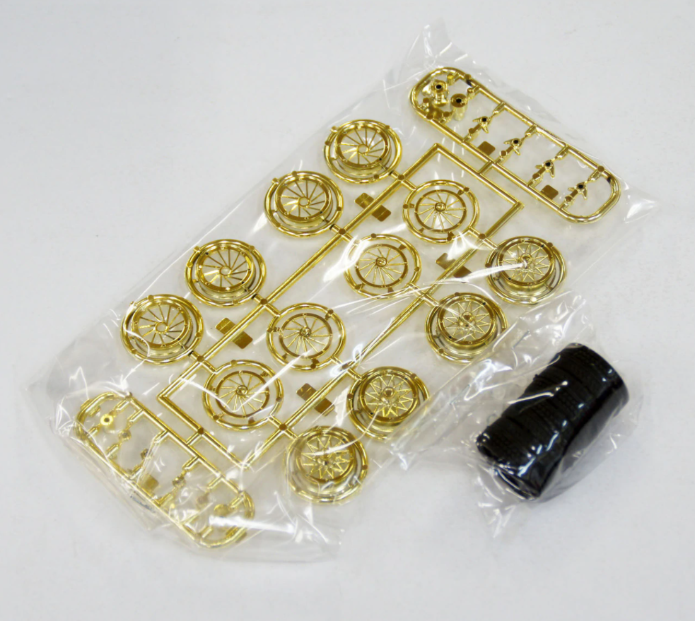 Fujimi 1/24 The Wheel Series (No.56) Wire Wheel Gold Type Wheel & Tire Set 17 inch