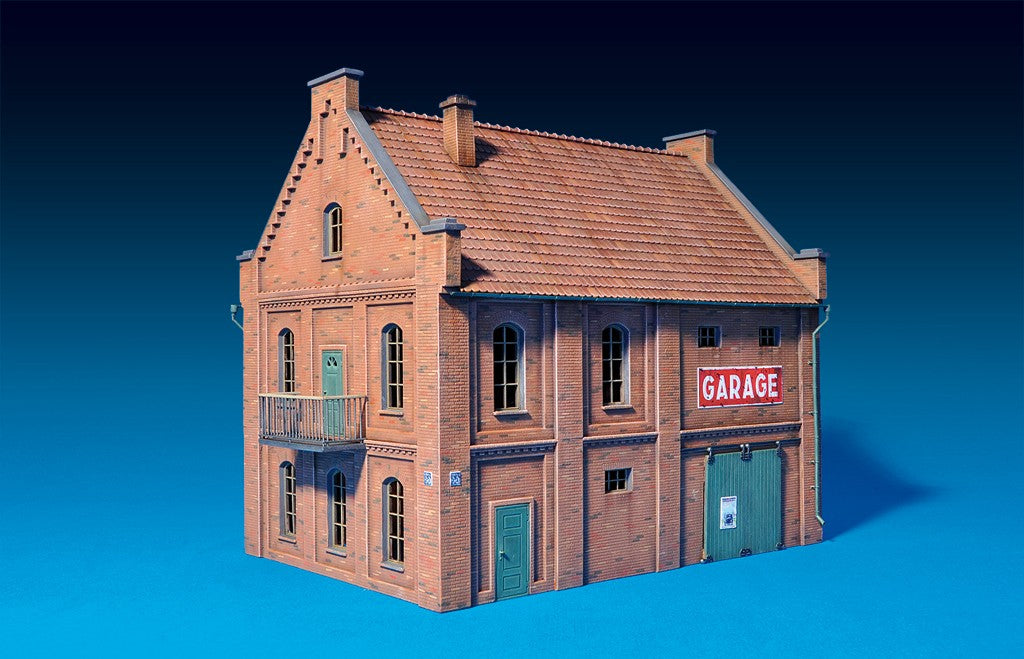 Miniart [72031] 1/72 Building with Garage