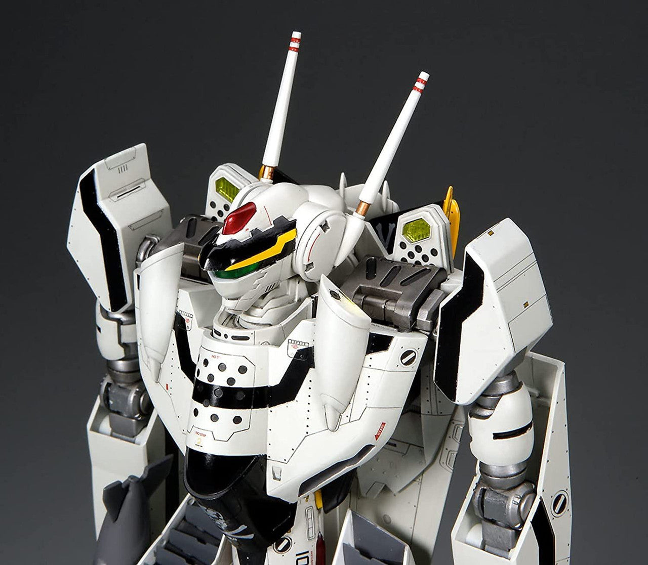 Hasegawa [20] 1:72 VF-0A/S BATTROID MACROSS ZERO