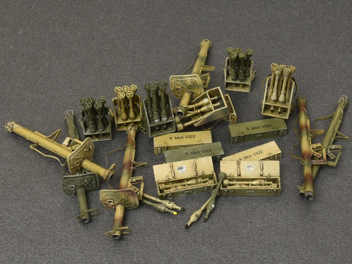 Miniart [35263] 1/35 Panzerschreck RPzB.54 & Ofenrohr RPzB.43 Set