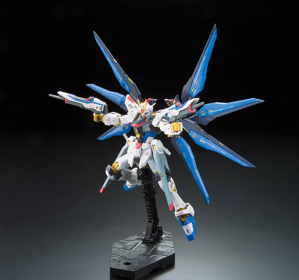 BANDAI Hobby RG 1/144 ZGMF-X20A STRIKE FREEDOM GUNDAM