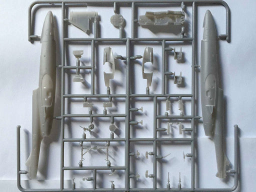 Arma Hobby 1/72 TS-11 Iskra Expert set 'Camo'