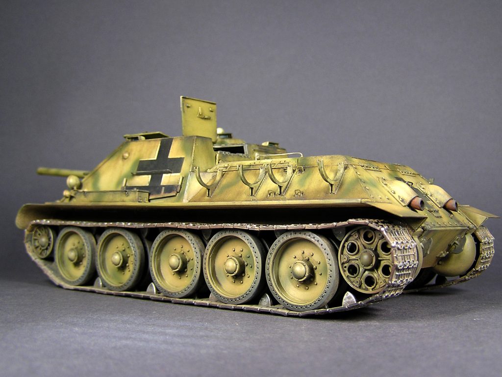 Miniart [35229] 1/35 Jagdpanzer SU-85 ( r ) w/Crew