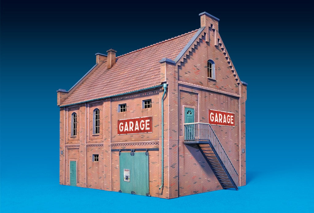 Miniart [72031] 1/72 Building with Garage