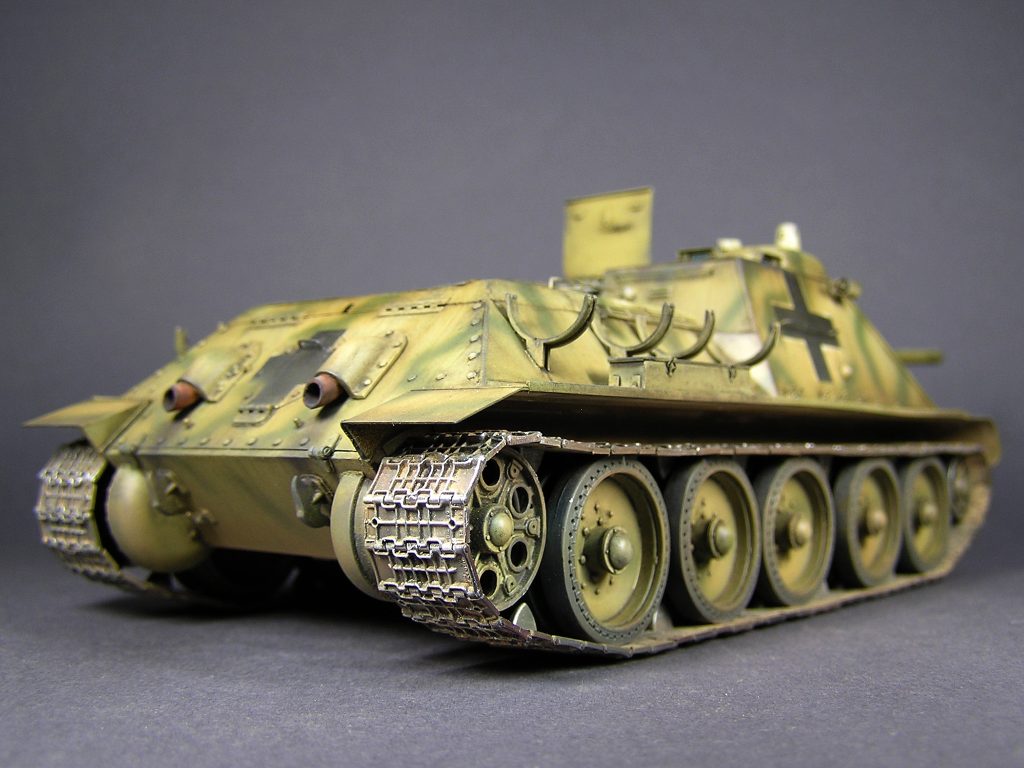 Miniart [35229] 1/35 Jagdpanzer SU-85 ( r ) w/Crew