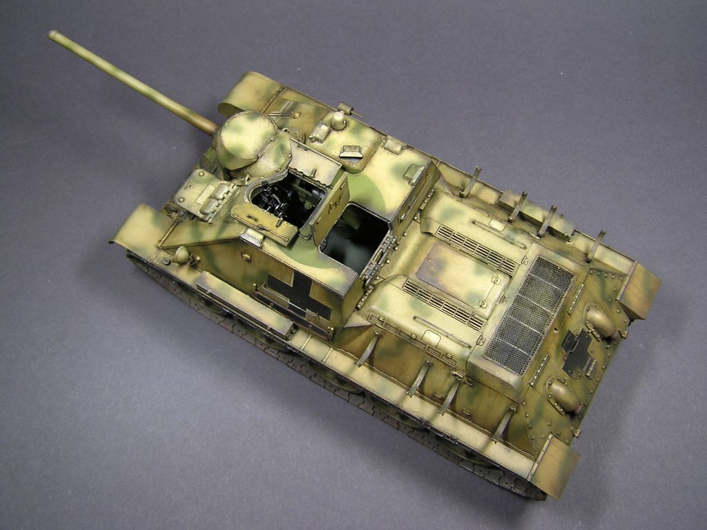 Miniart [35229] 1/35 Jagdpanzer SU-85 ( r ) w/Crew