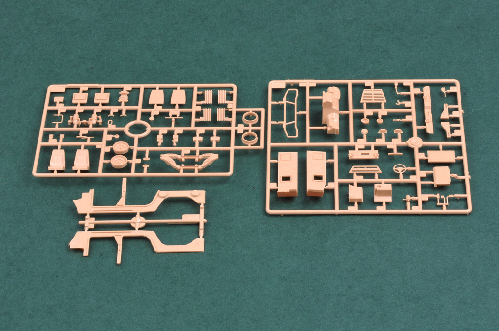 Hobby Boss 1/35 Dong Feng Meng Shi 1.5 ton Military Light Utility Vehicle- Hardtop Version A