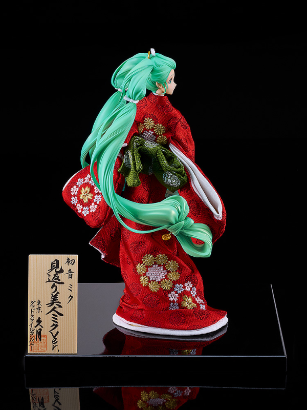 GOOD SMILE COMPANY Hatsune Miku: Beauty Looking Back Miku Ver. -Kyugetsu Collaboration Japanese Doll-(4580590204133)(4580590204133)