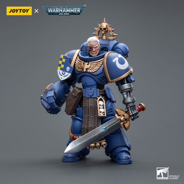 Joy Toy Ultramarines Lieutenant with Power Fist