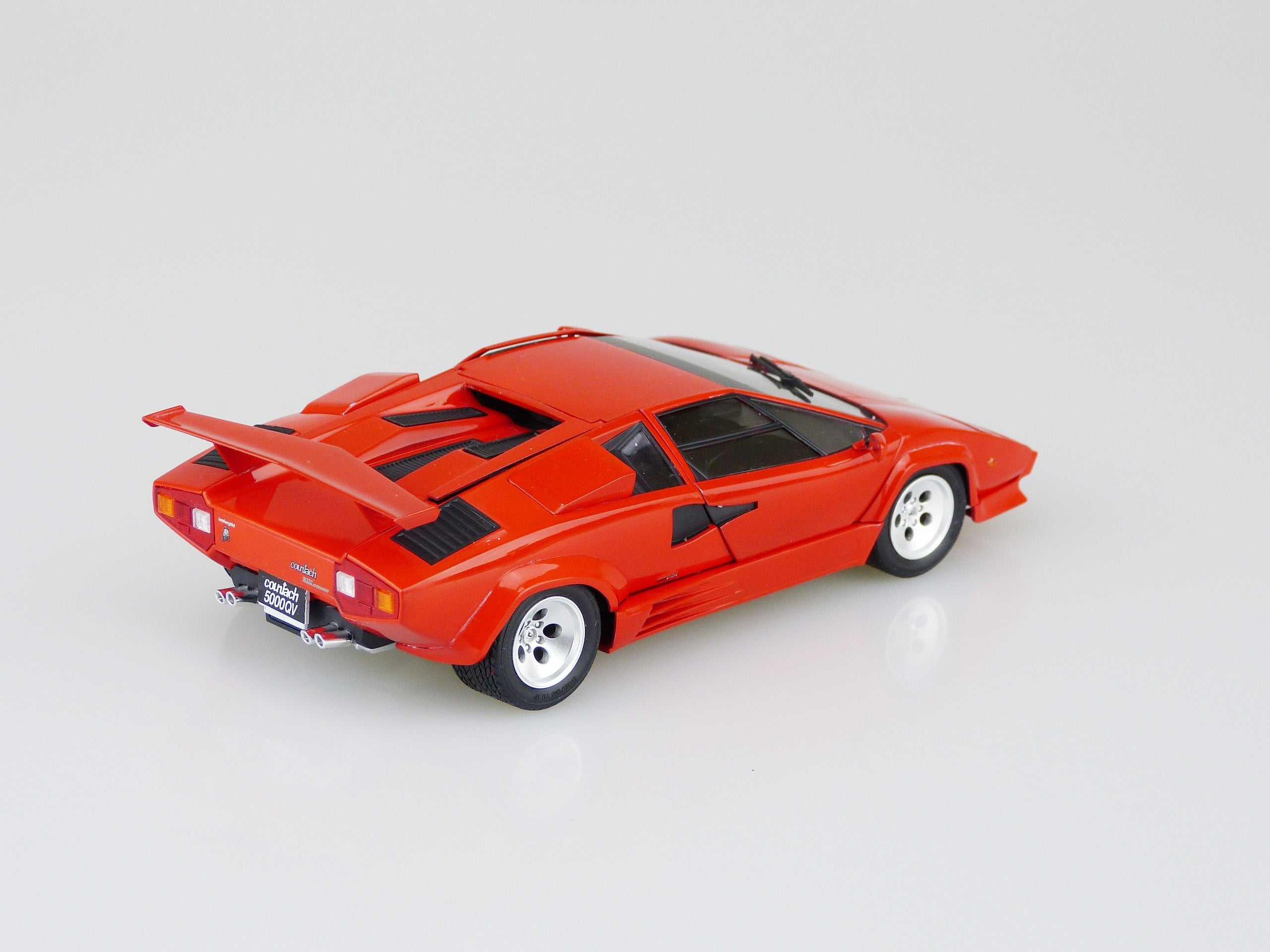 Aoshima 1/24 Lamborghini Countach 5000 QUATTROVALVOLE INJECTION Ver