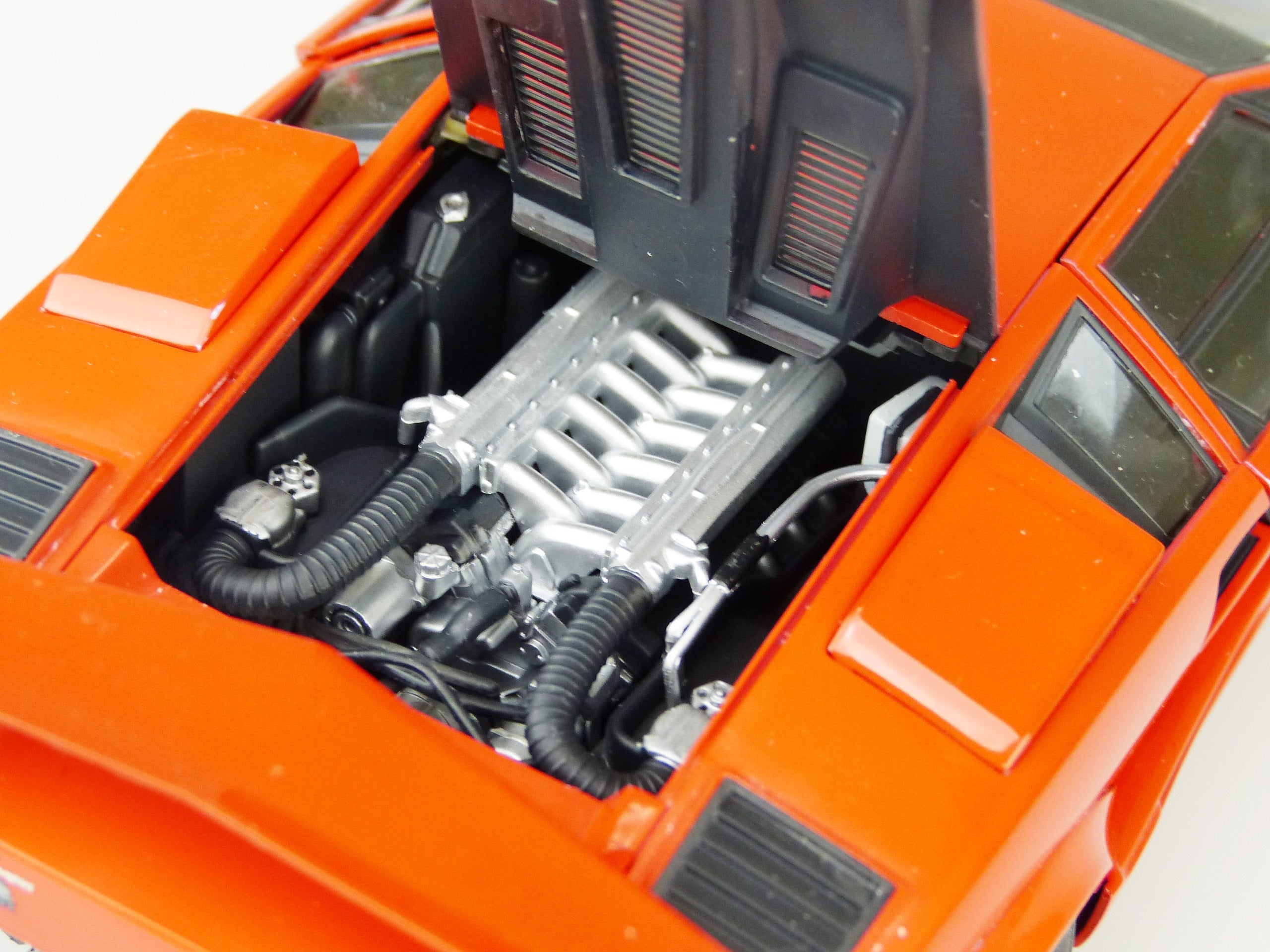 Aoshima 1/24 Lamborghini Countach 5000 QUATTROVALVOLE INJECTION Ver