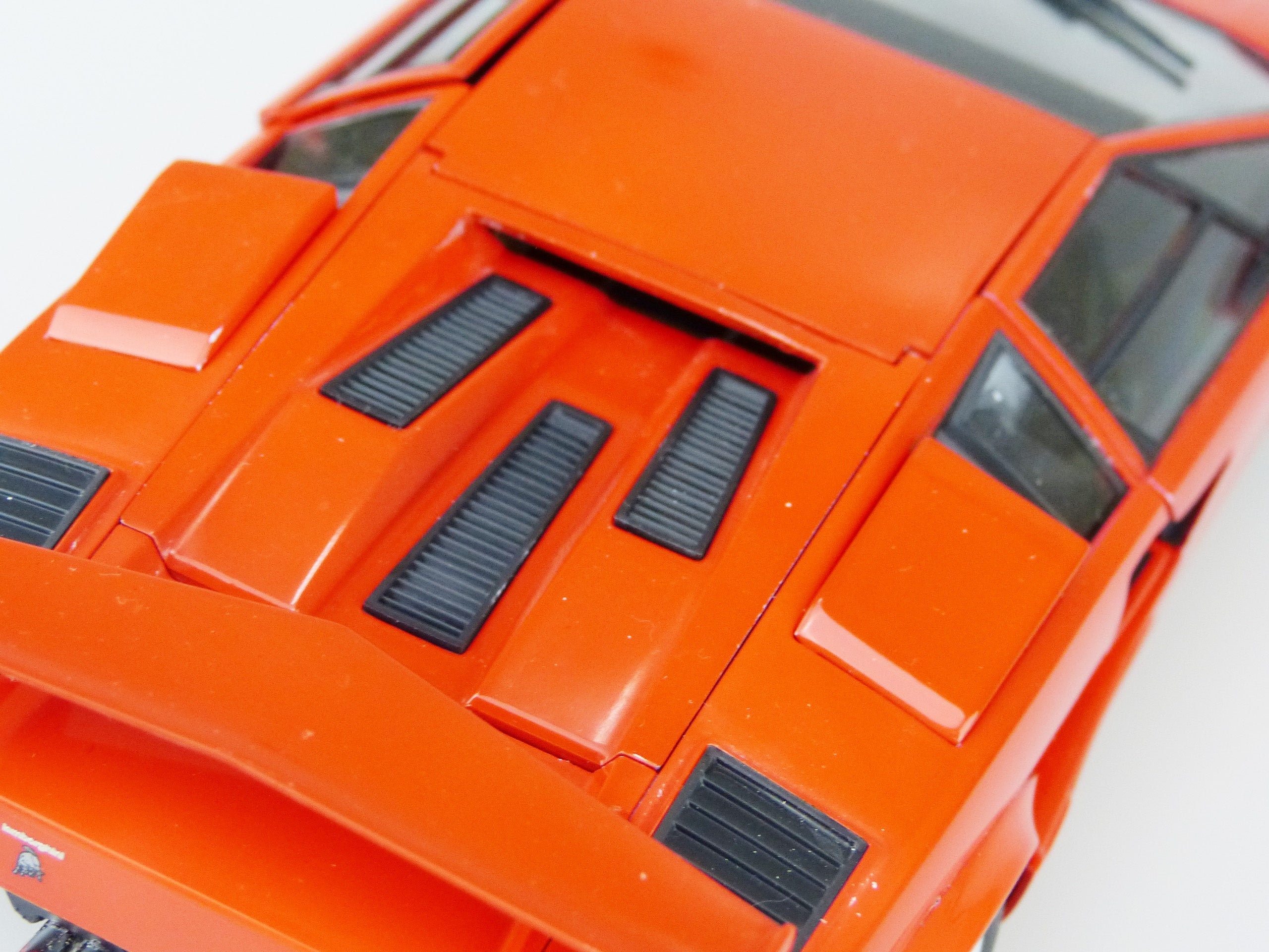 Aoshima 1/24 Lamborghini Countach 5000 QUATTROVALVOLE INJECTION Ver