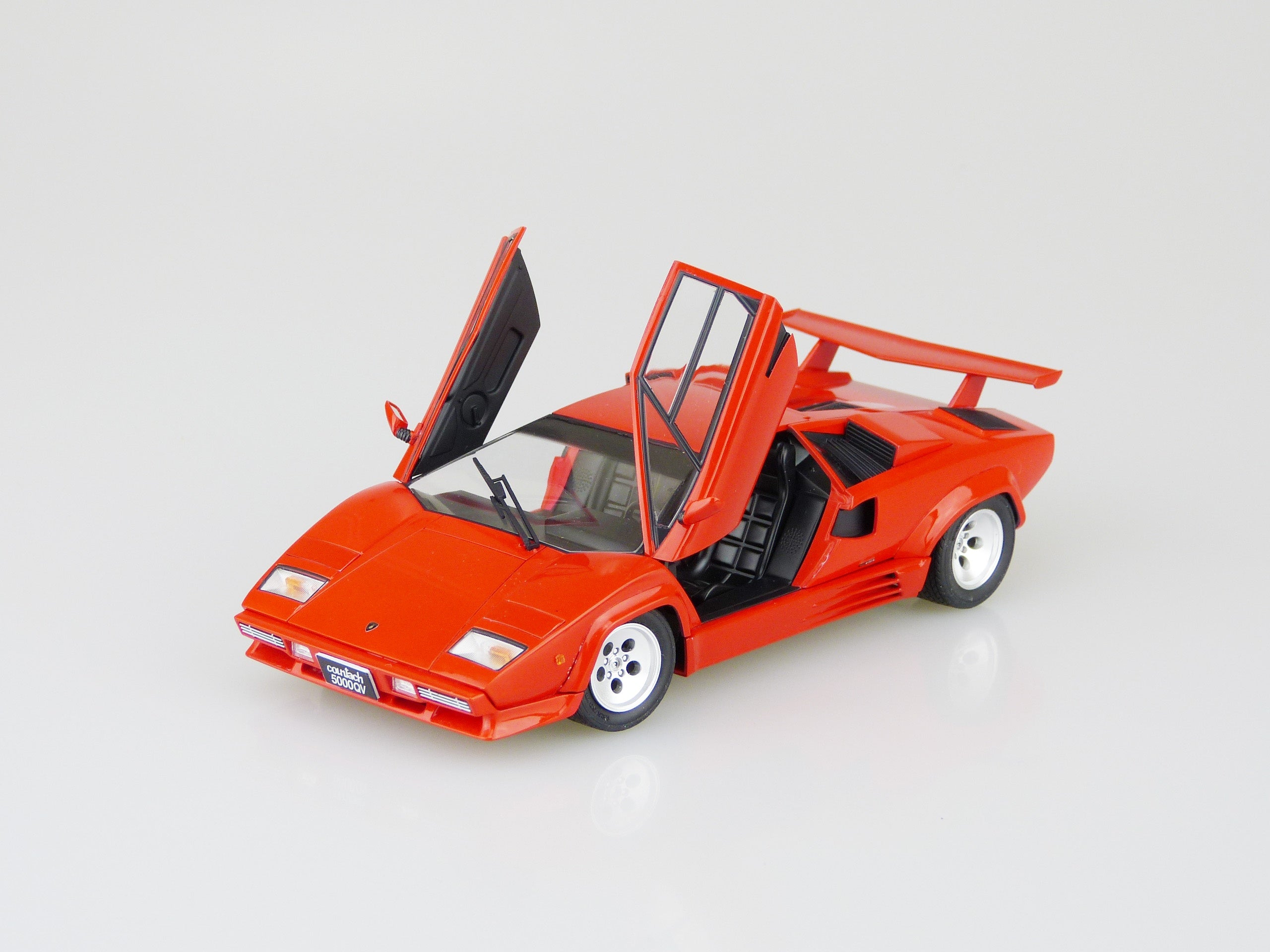 Aoshima 1/24 Lamborghini Countach 5000 QUATTROVALVOLE INJECTION Ver