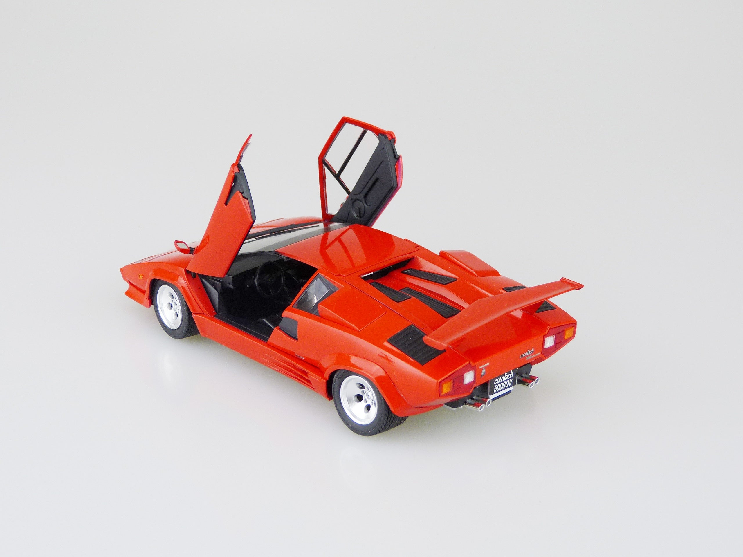 Aoshima 1/24 Lamborghini Countach 5000 QUATTROVALVOLE INJECTION Ver