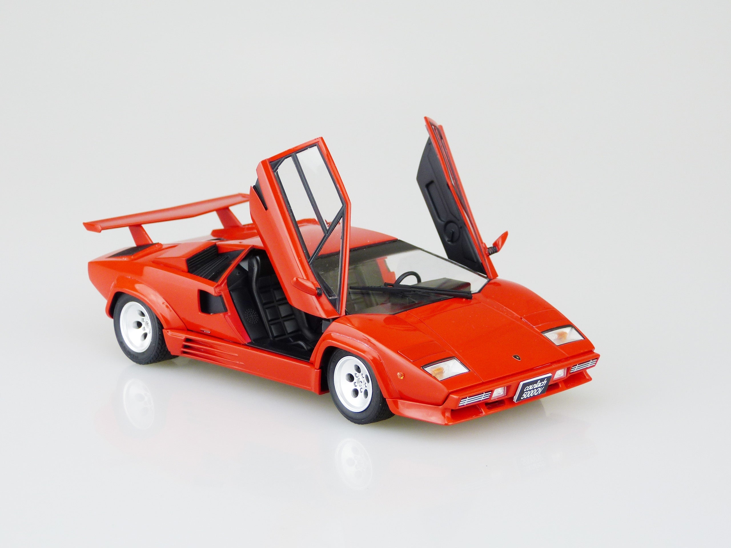 Aoshima 1/24 Lamborghini Countach 5000 QUATTROVALVOLE INJECTION Ver