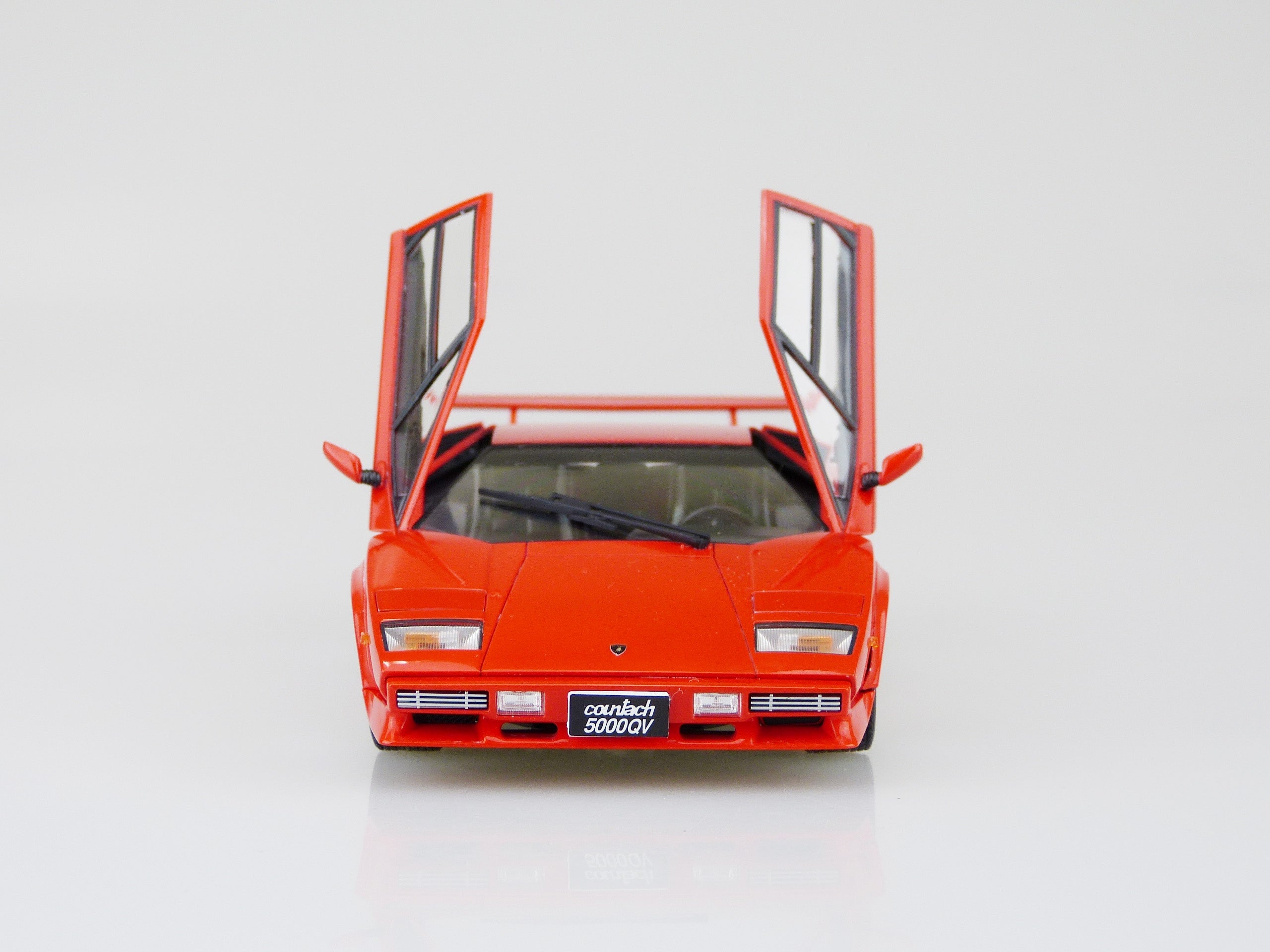 Aoshima 1/24 Lamborghini Countach 5000 QUATTROVALVOLE INJECTION Ver