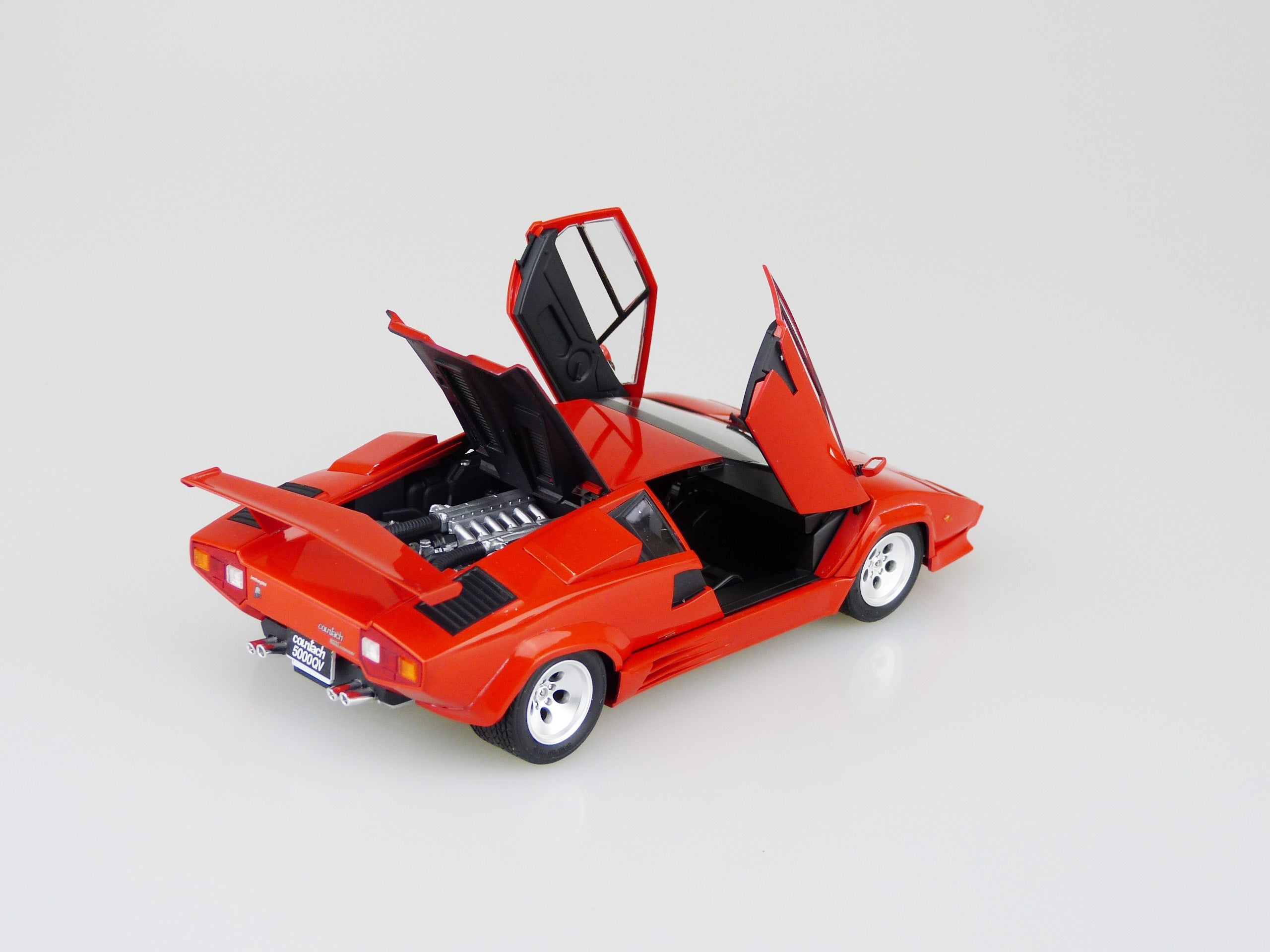 Aoshima 1/24 Lamborghini Countach 5000 QUATTROVALVOLE INJECTION Ver