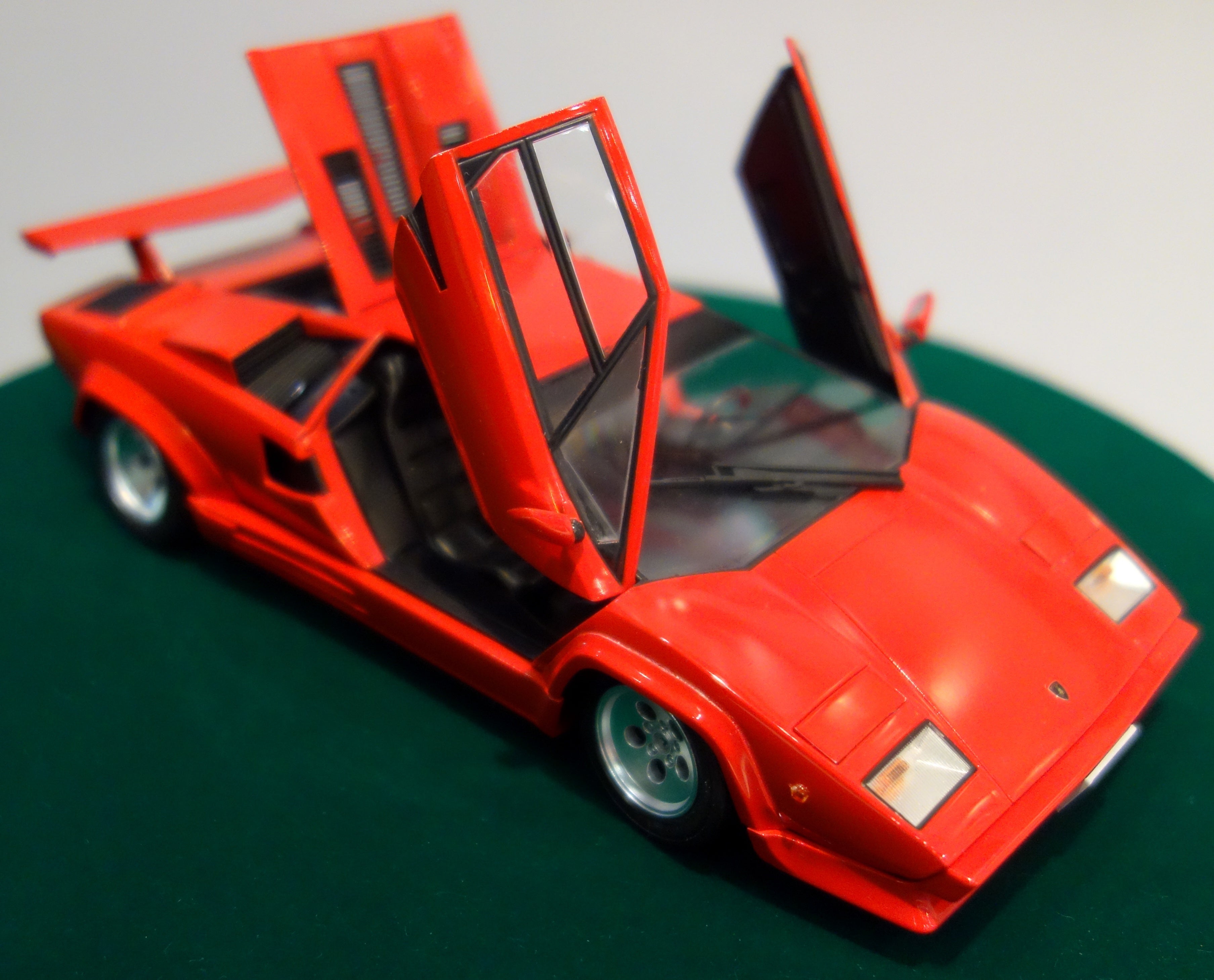 Aoshima 1/24 Lamborghini Countach 5000 QUATTROVALVOLE INJECTION Ver