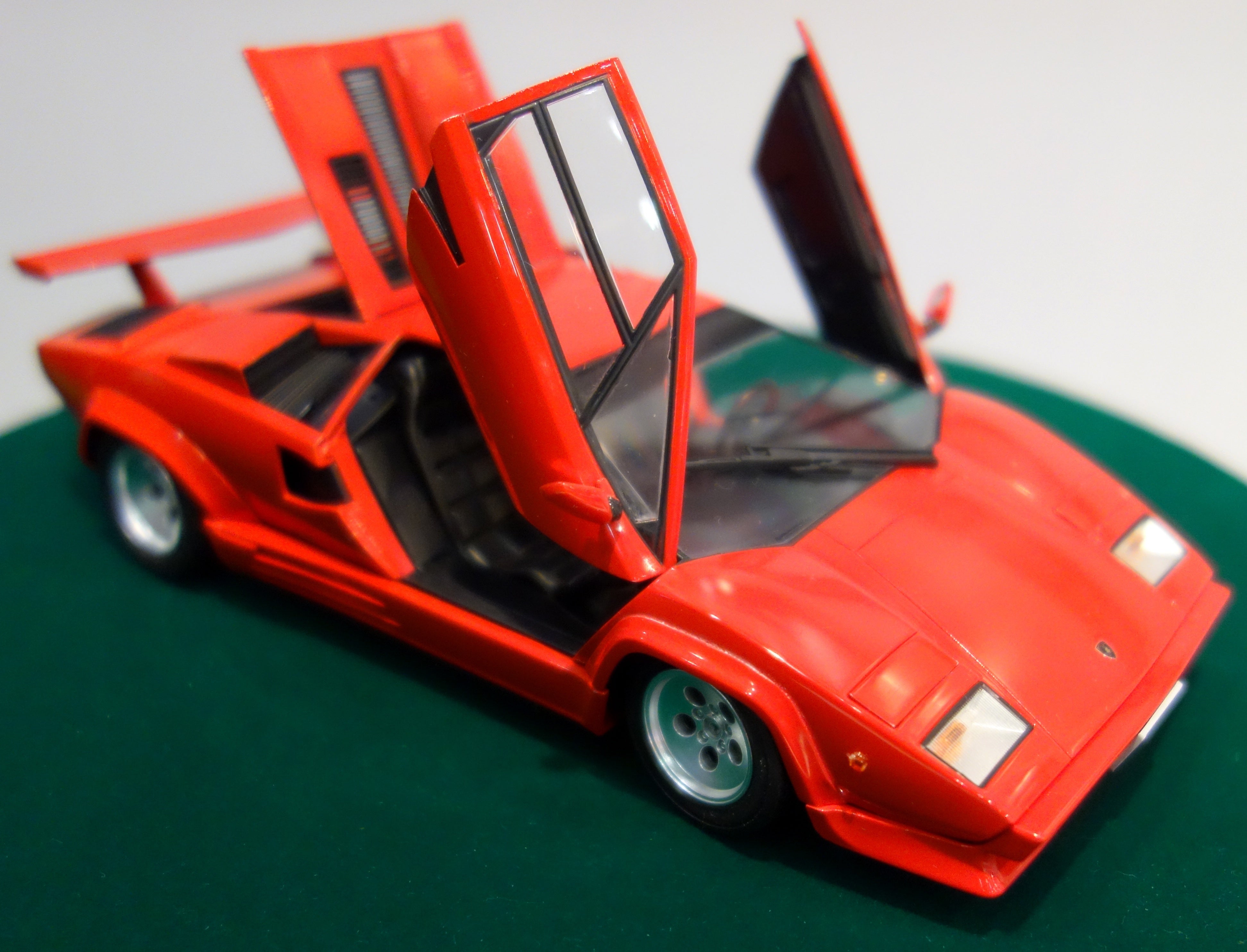 Aoshima 1/24 Lamborghini Countach 5000 QUATTROVALVOLE INJECTION Ver