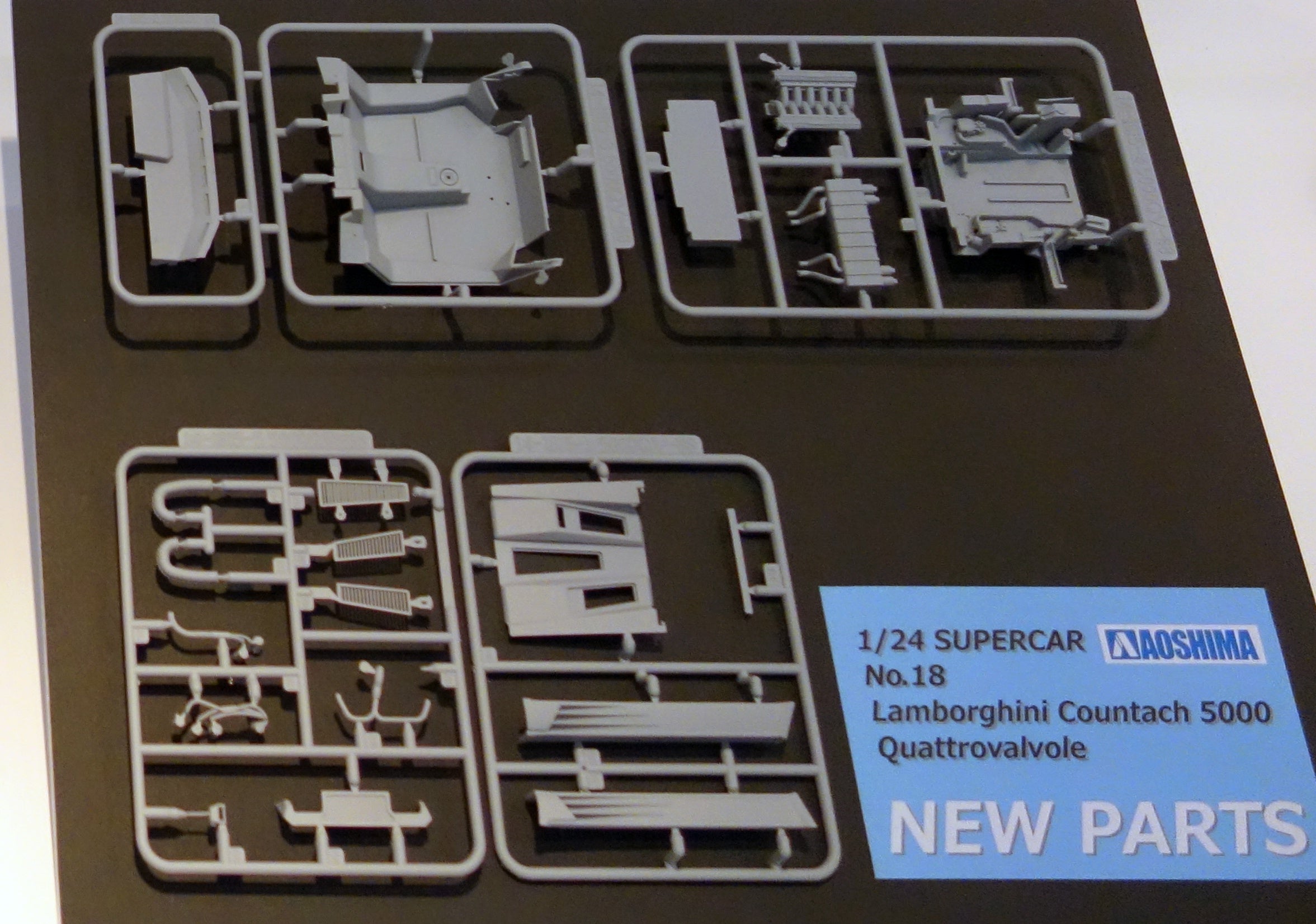 Aoshima 1/24 Lamborghini Countach 5000 QUATTROVALVOLE INJECTION Ver