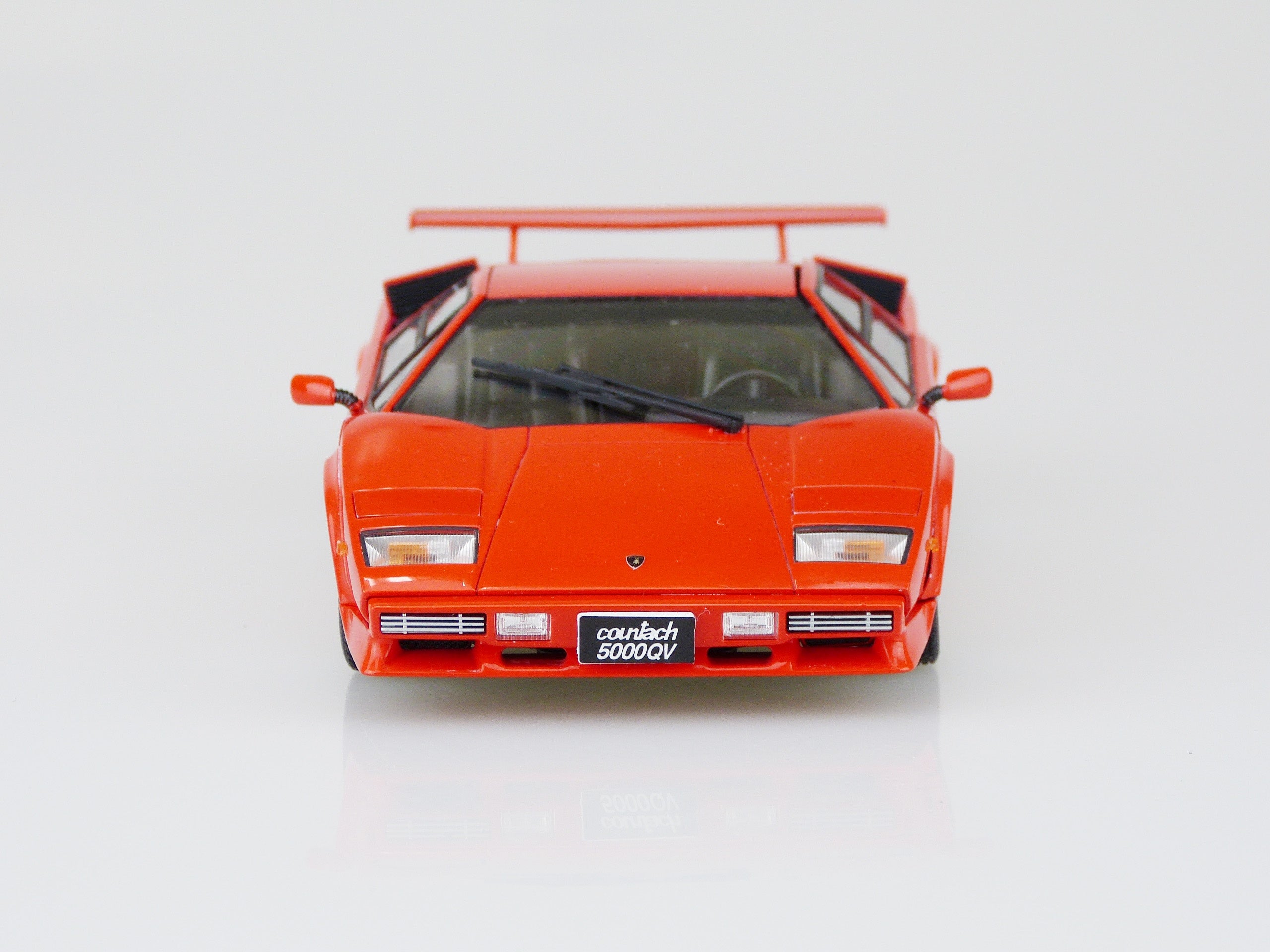 Aoshima 1/24 Lamborghini Countach 5000 QUATTROVALVOLE INJECTION Ver