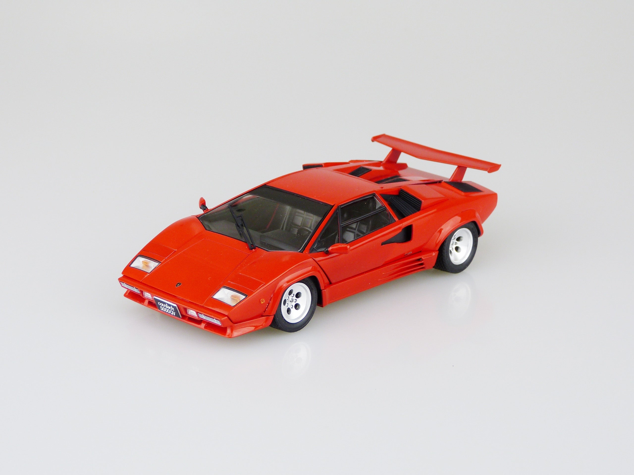 Aoshima 1/24 Lamborghini Countach 5000 QUATTROVALVOLE INJECTION Ver