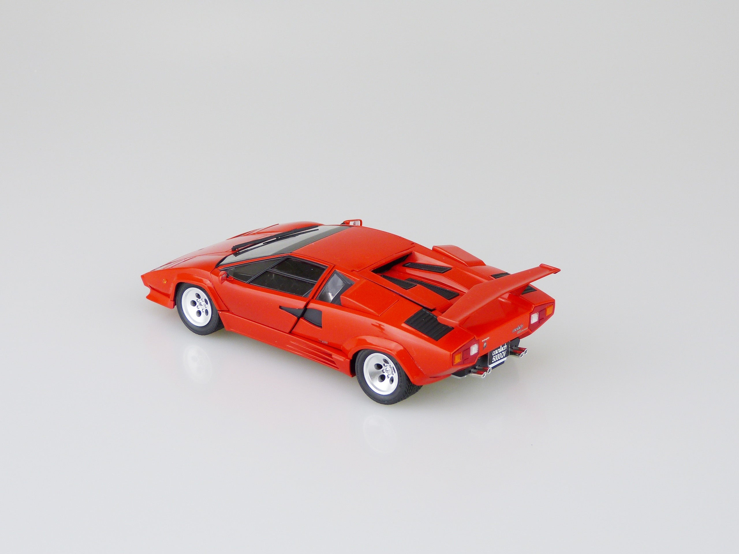 Aoshima 1/24 Lamborghini Countach 5000 QUATTROVALVOLE INJECTION Ver