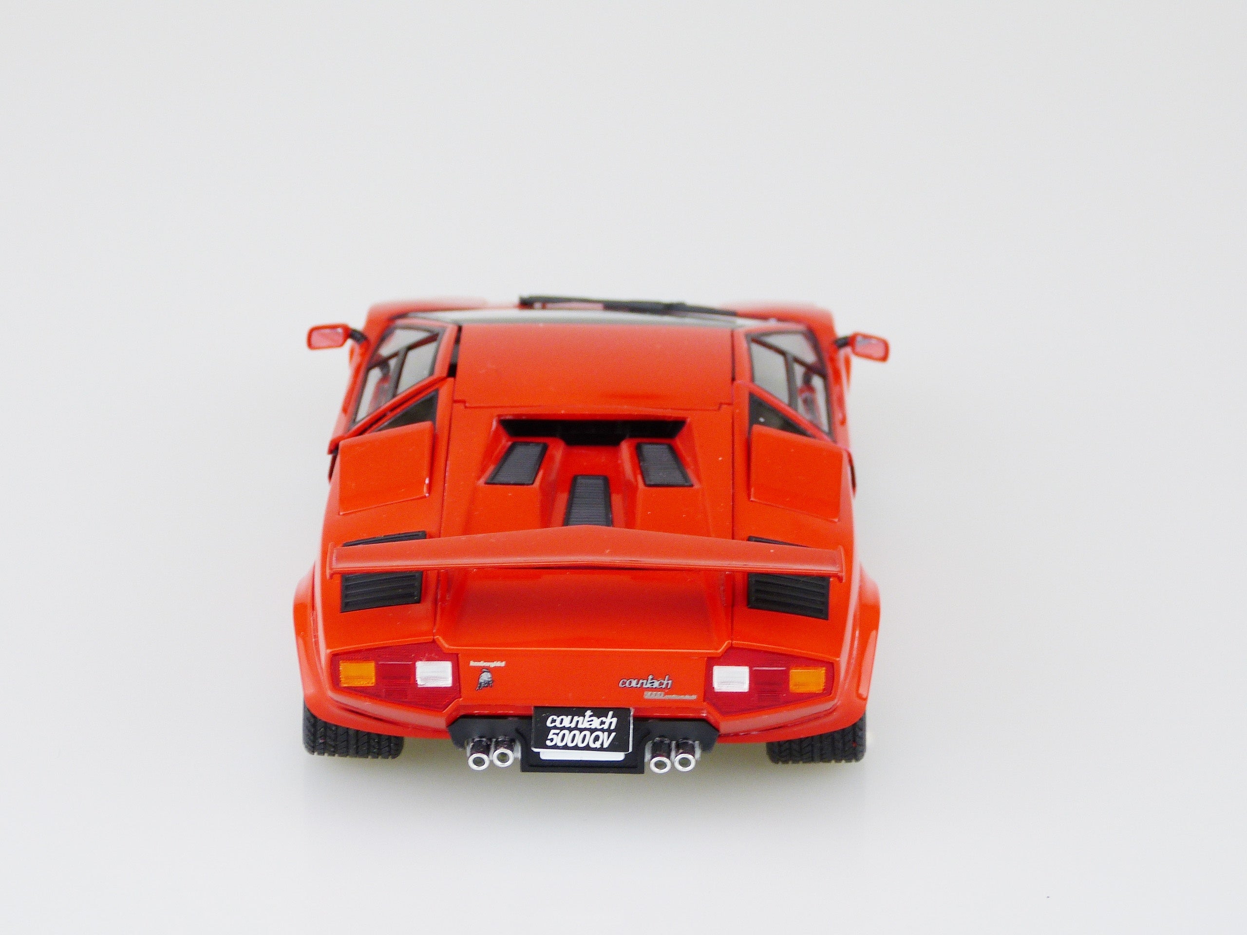 Aoshima 1/24 Lamborghini Countach 5000 QUATTROVALVOLE INJECTION Ver