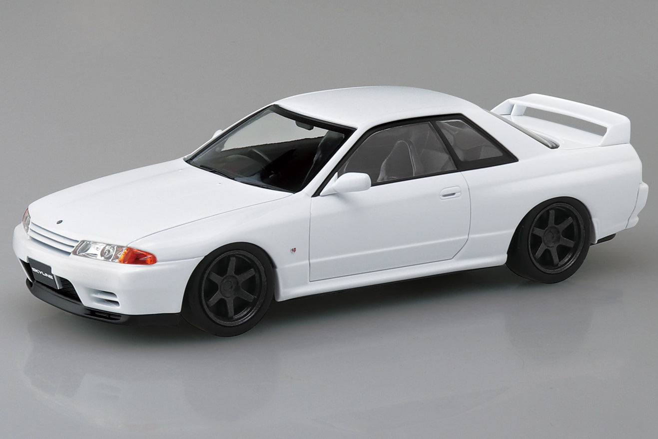 Aoshima 1/32 SNAP KIT Nissan R32 Skyline GT-R Custom Wheels (Crystal White)