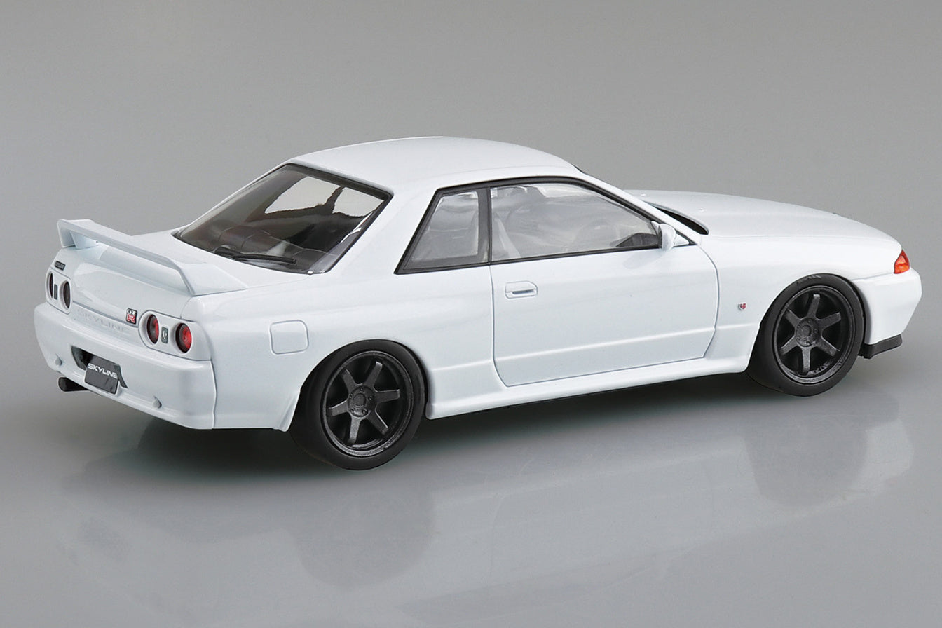 Aoshima 1/32 SNAP KIT Nissan R32 Skyline GT-R Custom Wheels (Crystal White)