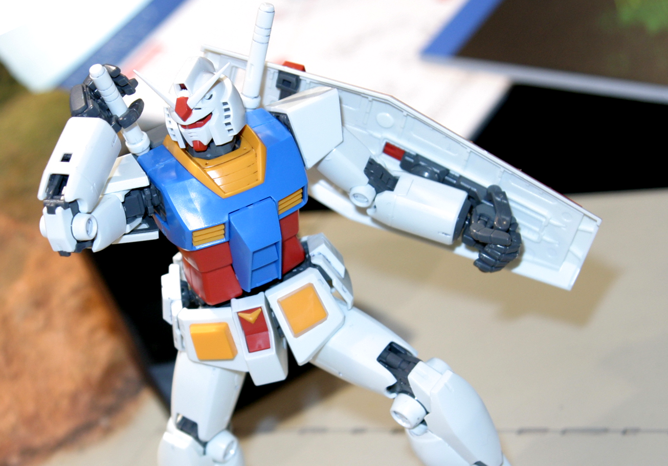 Bandai MG 1/100 RX-78-2 Gundam Ver.2.0 'Mobile Suit Gundam'