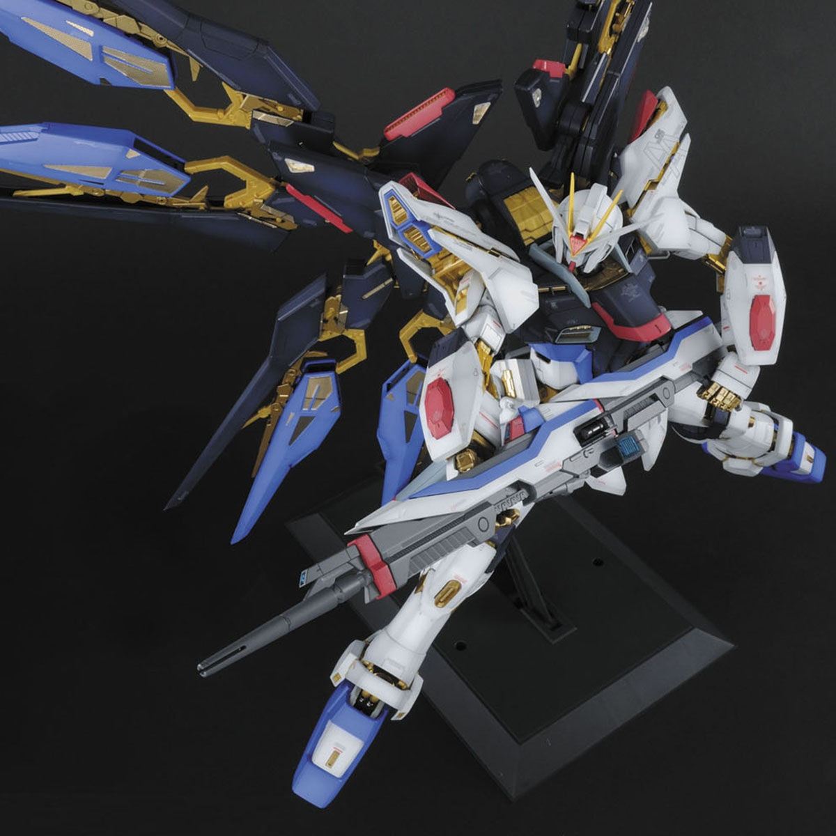 BANDAI Hobby PG Strike Freedom Gundam