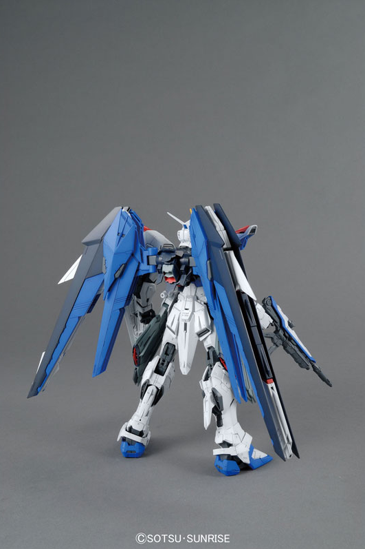 BANDAI Hobby MG 1/100 Freedom Gundam Ver.2.0