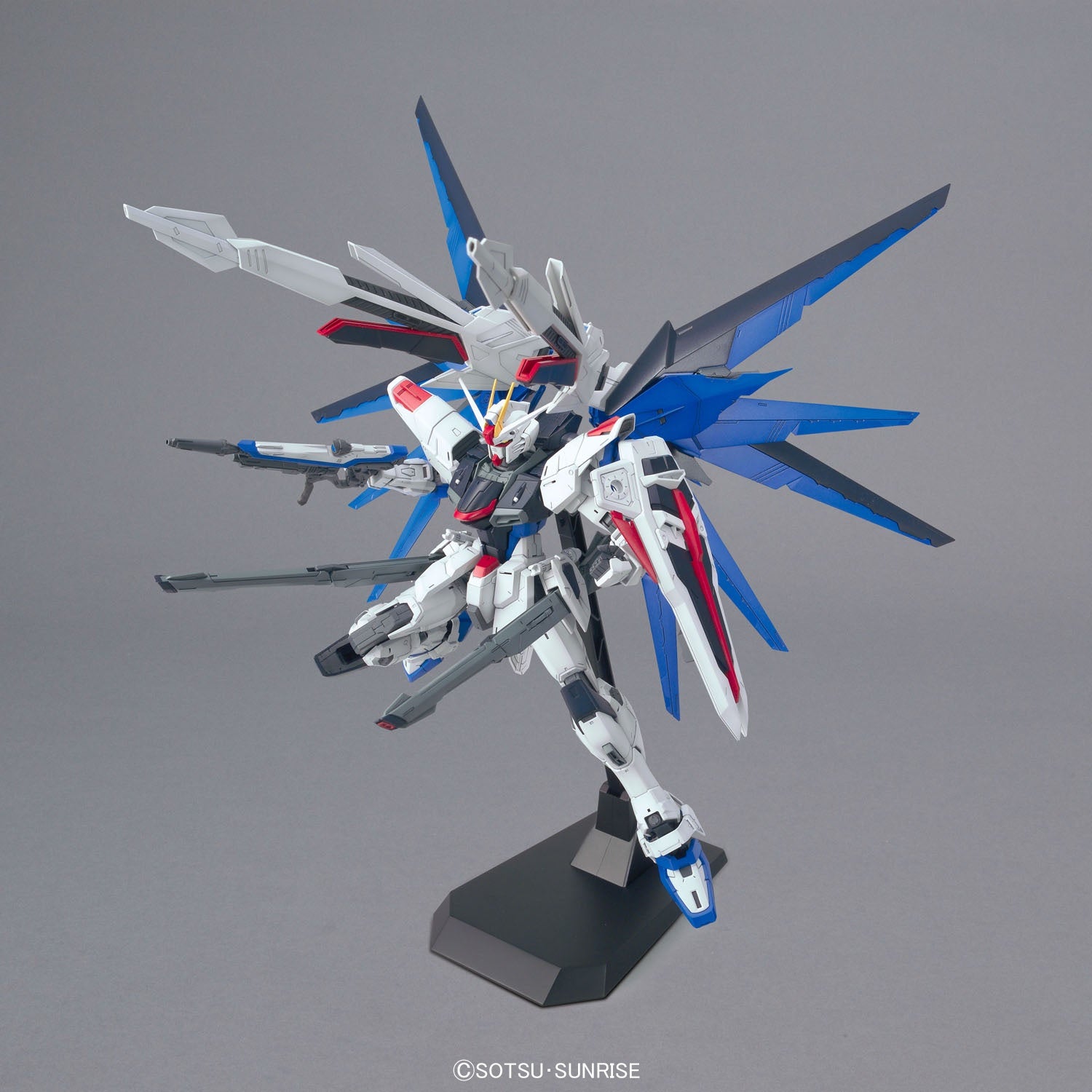 BANDAI Hobby MG 1/100 Freedom Gundam Ver.2.0