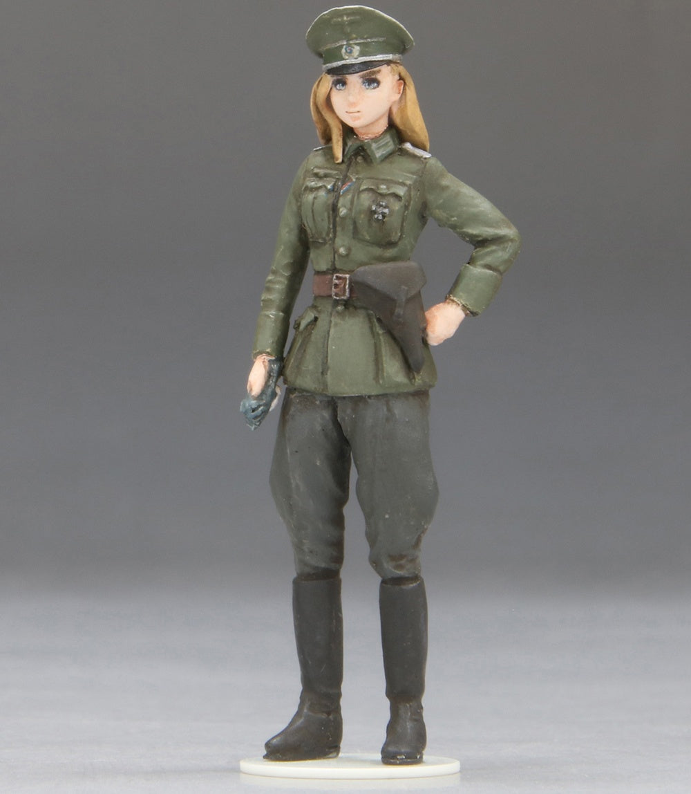 FineMolds 1/35 Historic Costume Girl Type 82 Kubelwagen with Figure 'Laura'