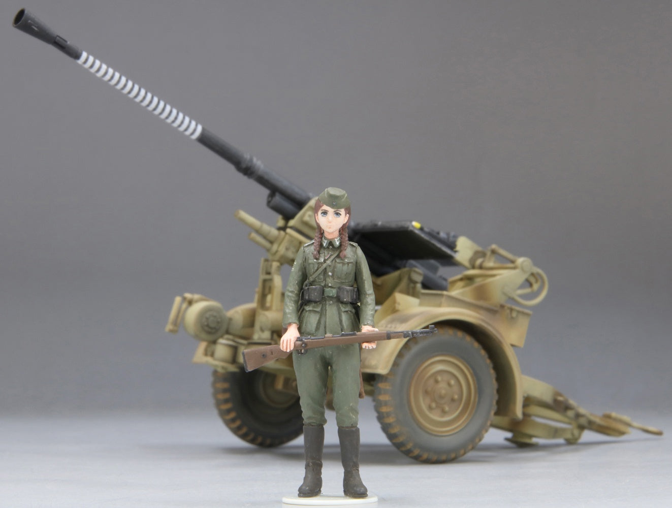 FineMolds 1/35 Historic Costume Girl 3.7cm Flak 37 AA Gun with Figure 'Hannah'