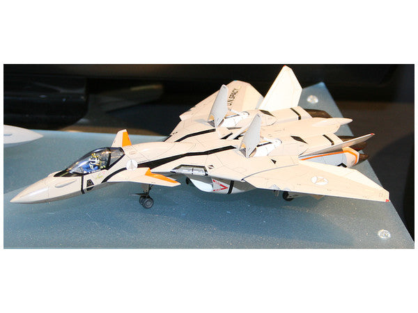 Hasegawa [22] 1:72 VF-11B THUNDERBOLT MACROSS PLUS