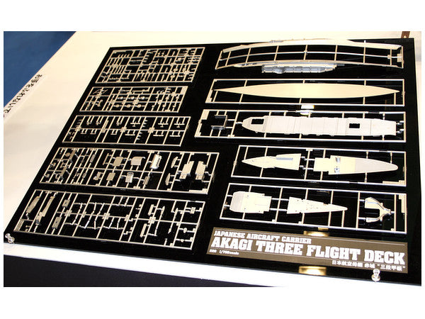 Hasegawa [220] 1:700 AIRCRAFT CARRIER AKAGI THREE FLIGHT DECK