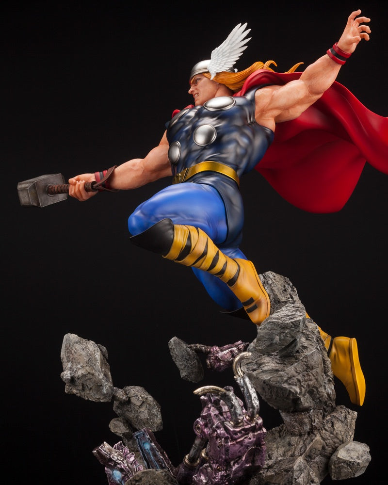 Kotobukiya 1/6 Marvel Universe Thor Avengers Fine Art Statue