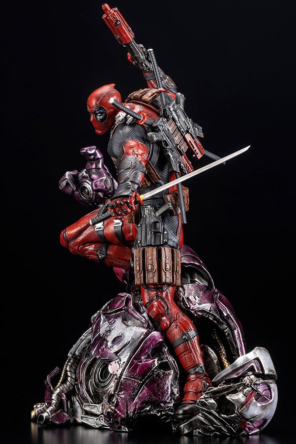 Kotobukiya 1/6 Marvel Universe Series Deadpool Fine Art Statue Signature Series -Featuring The Kucharek Brothers, Cold Cast Statue