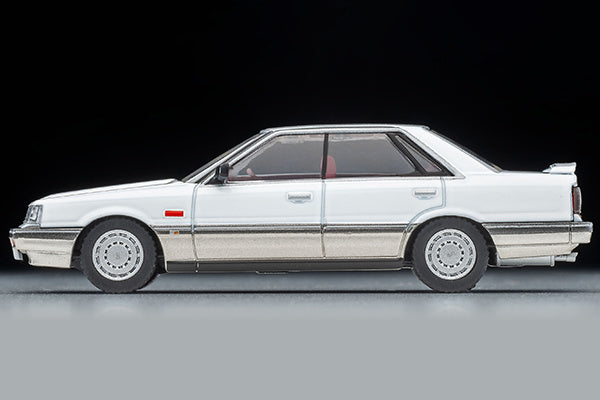 Tomica Limited Vintage 1/64 LV-N282a Nissan Skyline 4Dr HT GT Passage TwinCam 24V White/Beige 1986