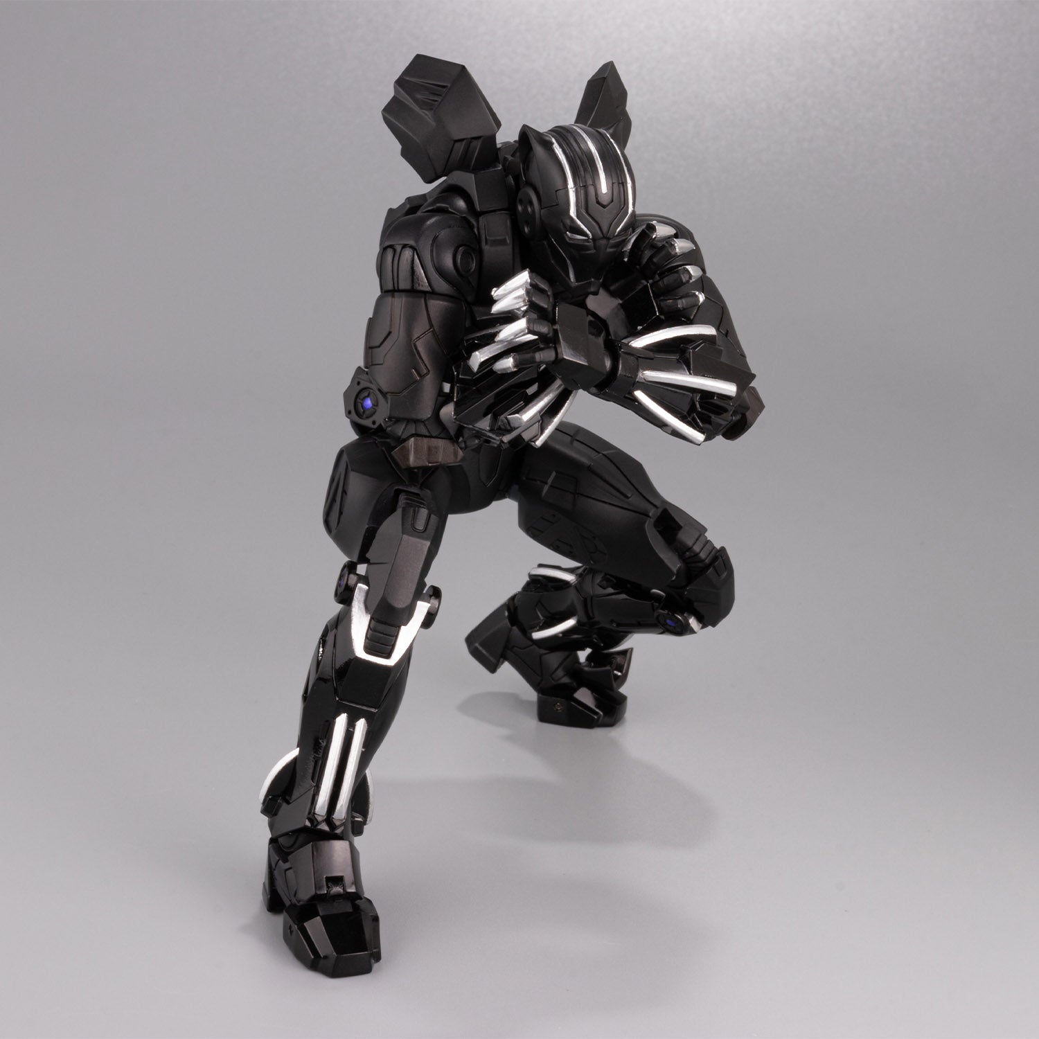 Sentinel Fighting Armor Black Panther "Marvel"